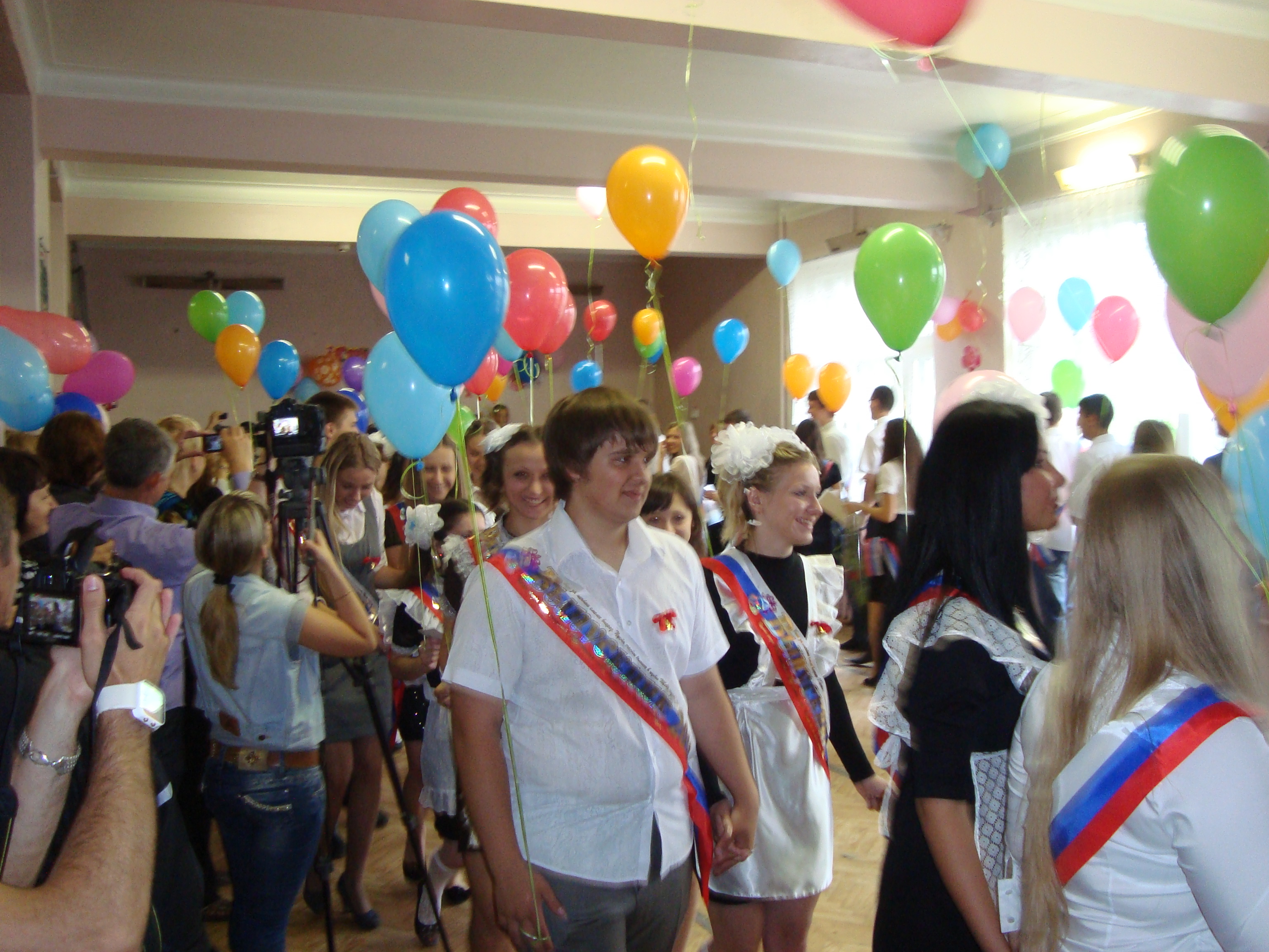 Мбоу сош 1 новочеркасск. Школа 19 Новочеркасск официальный сайт. МБОУ СОШ 19 школа. Школа 14 Новочеркасск. Новочеркасск 19 школа выпускной.